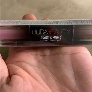 Huda Beauty Liquid Eyeshadow Duo